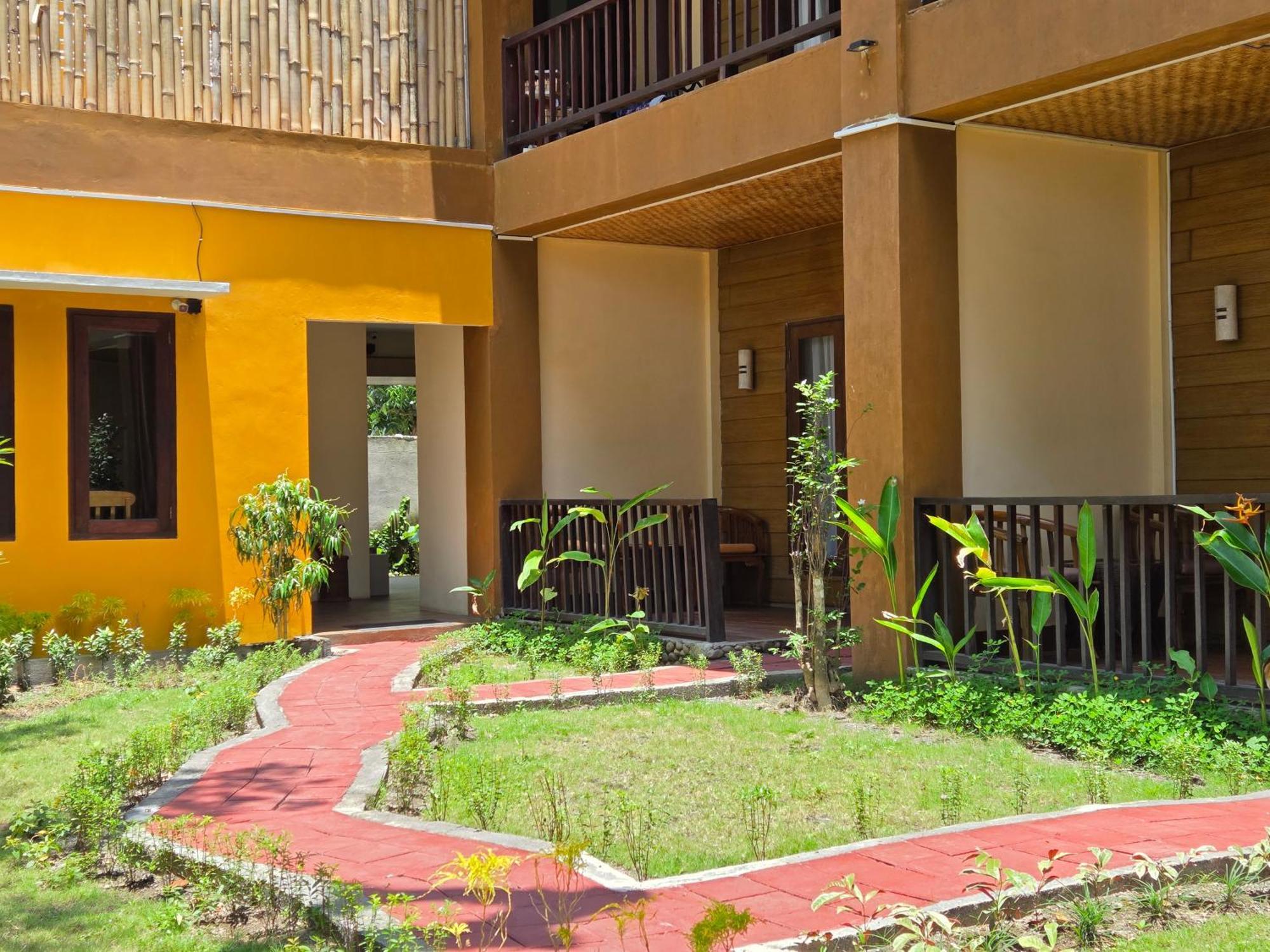 Sunsethouse Lombok Hotel Mangsit Exterior photo
